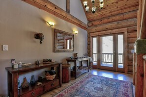 Interior - Beautiful spacious luxury Log Home on 6 acres with 30 foot ceilings and Creek (Browns Valley)