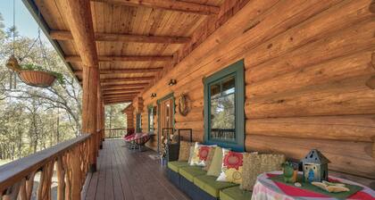 Beautiful spacious luxury Log Home on 6 acres with 30 foot ceilings and Creek