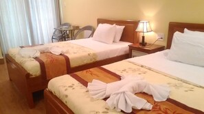 Minibar, in-room safe, desk, blackout curtains - Tabii hotel (Da Nang)