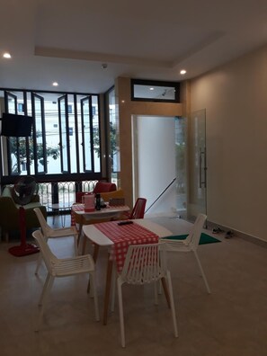 Microwave, oven - Tabii hotel (Da Nang)