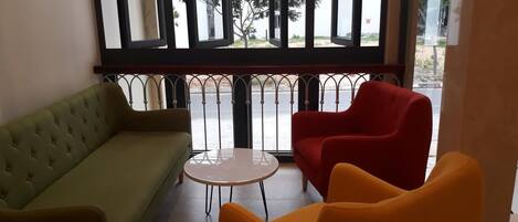 32-inch flat-screen TV with cable channels, TV