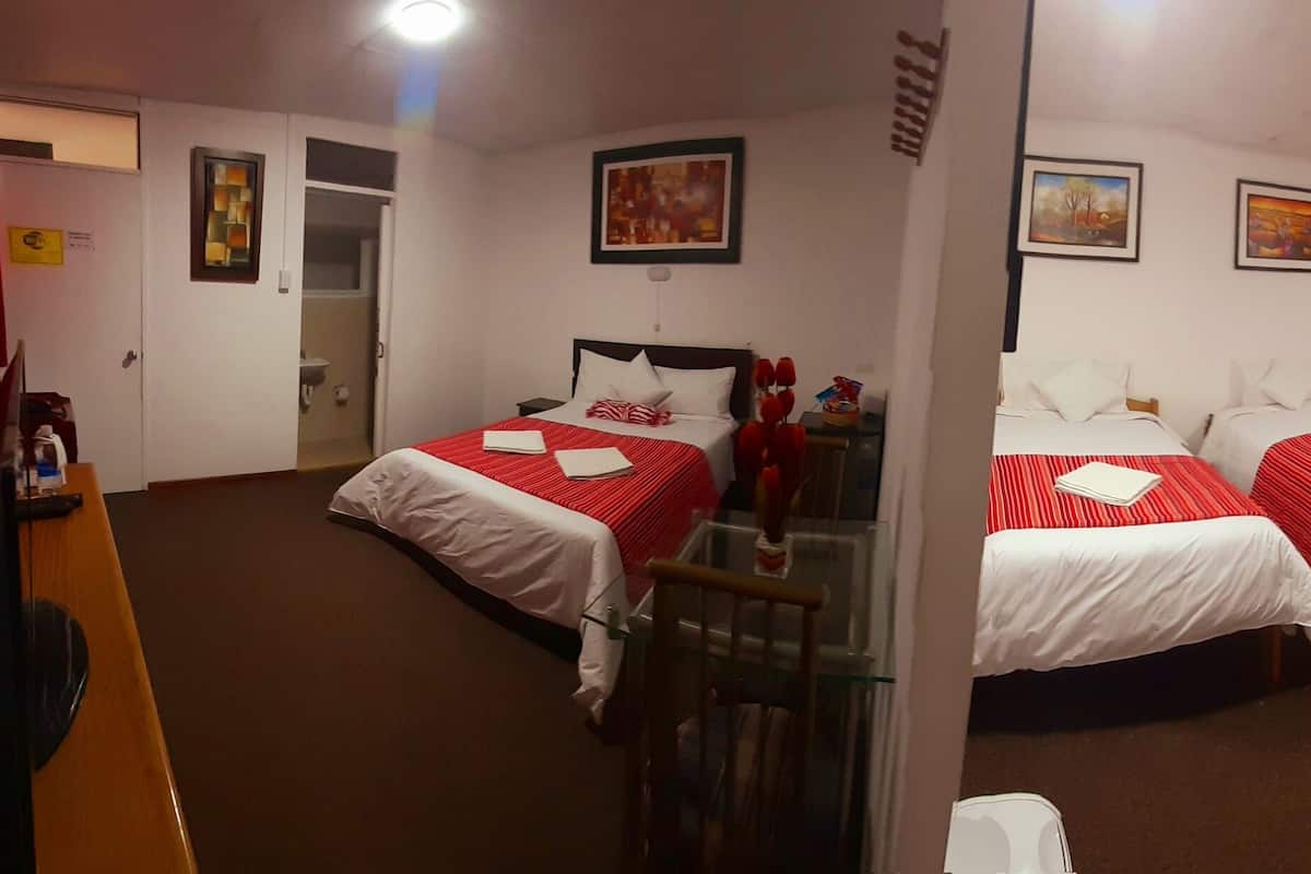 Habitación familiar | Minibar, muebles diferentes y escritorio