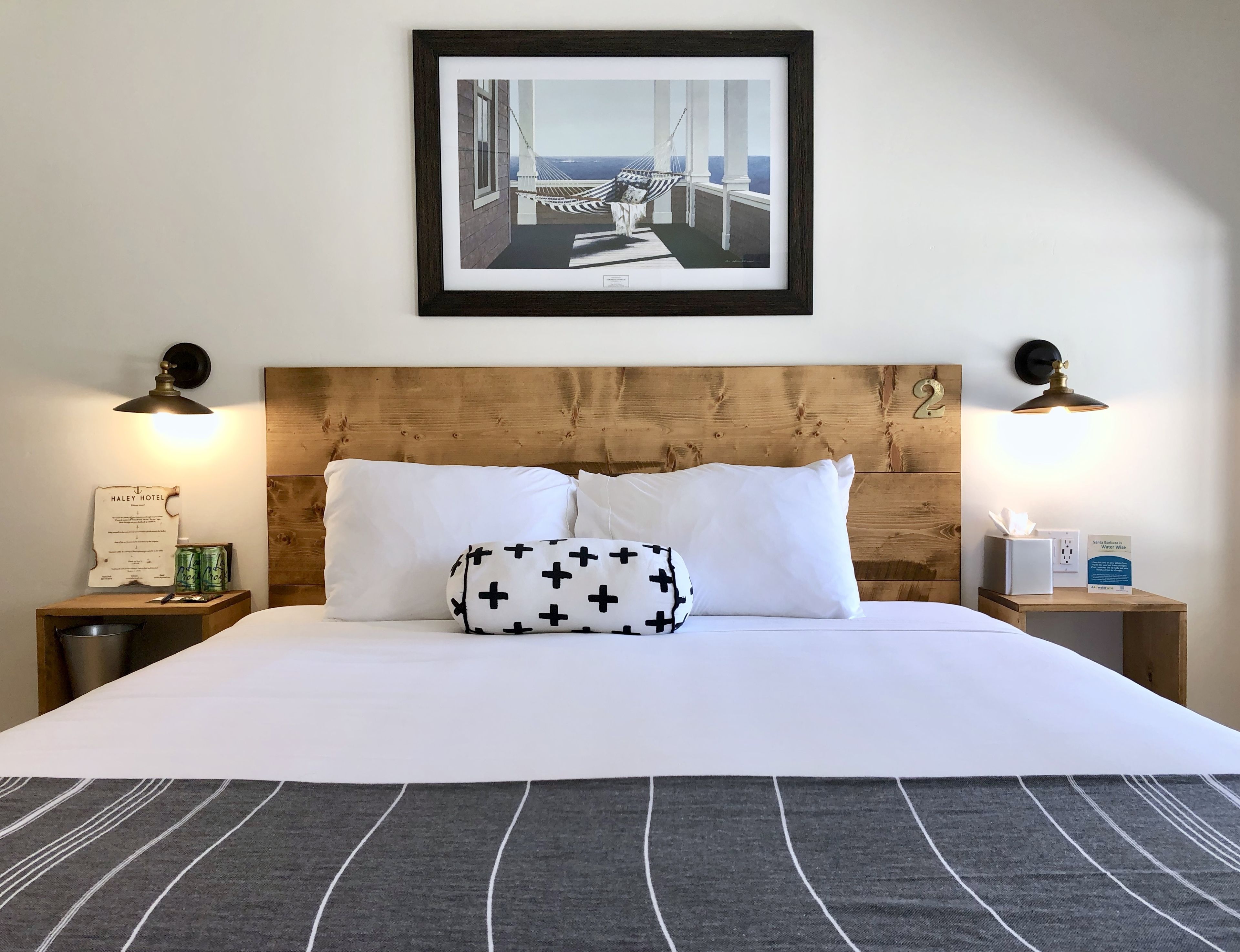 standard room, 1 king bed | 1 bedroom, individually decorated, individually furnished