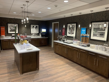 Free daily buffet breakfast . Hampton Inn Arvin Tejon Ranch