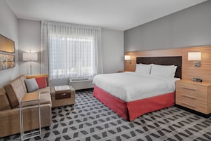 Studio, 1 King Bed with Sofa bed | Desk, bed sheets