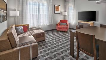 1 bedroom, desk, bed sheets