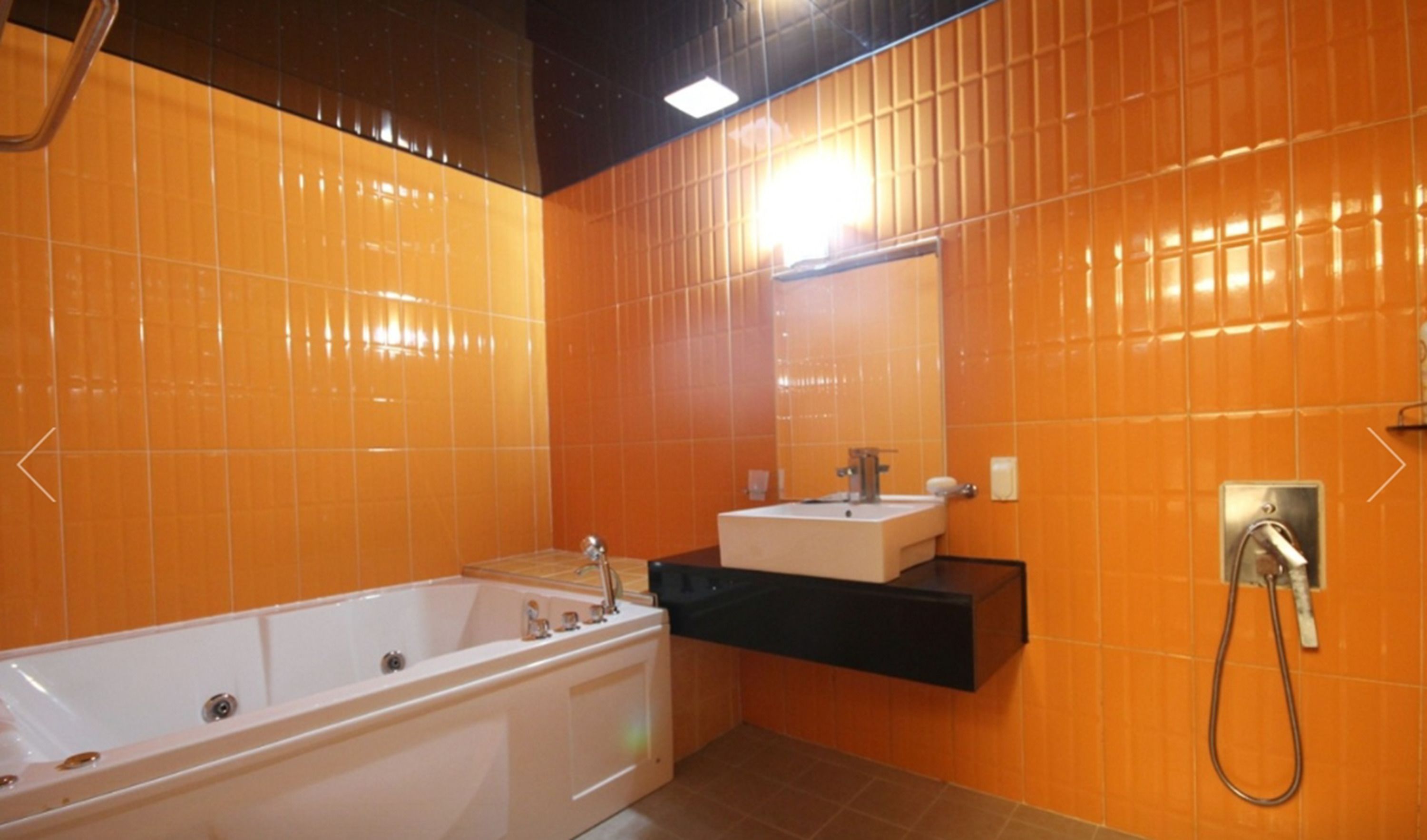 standard room | deep-soaking bathtub