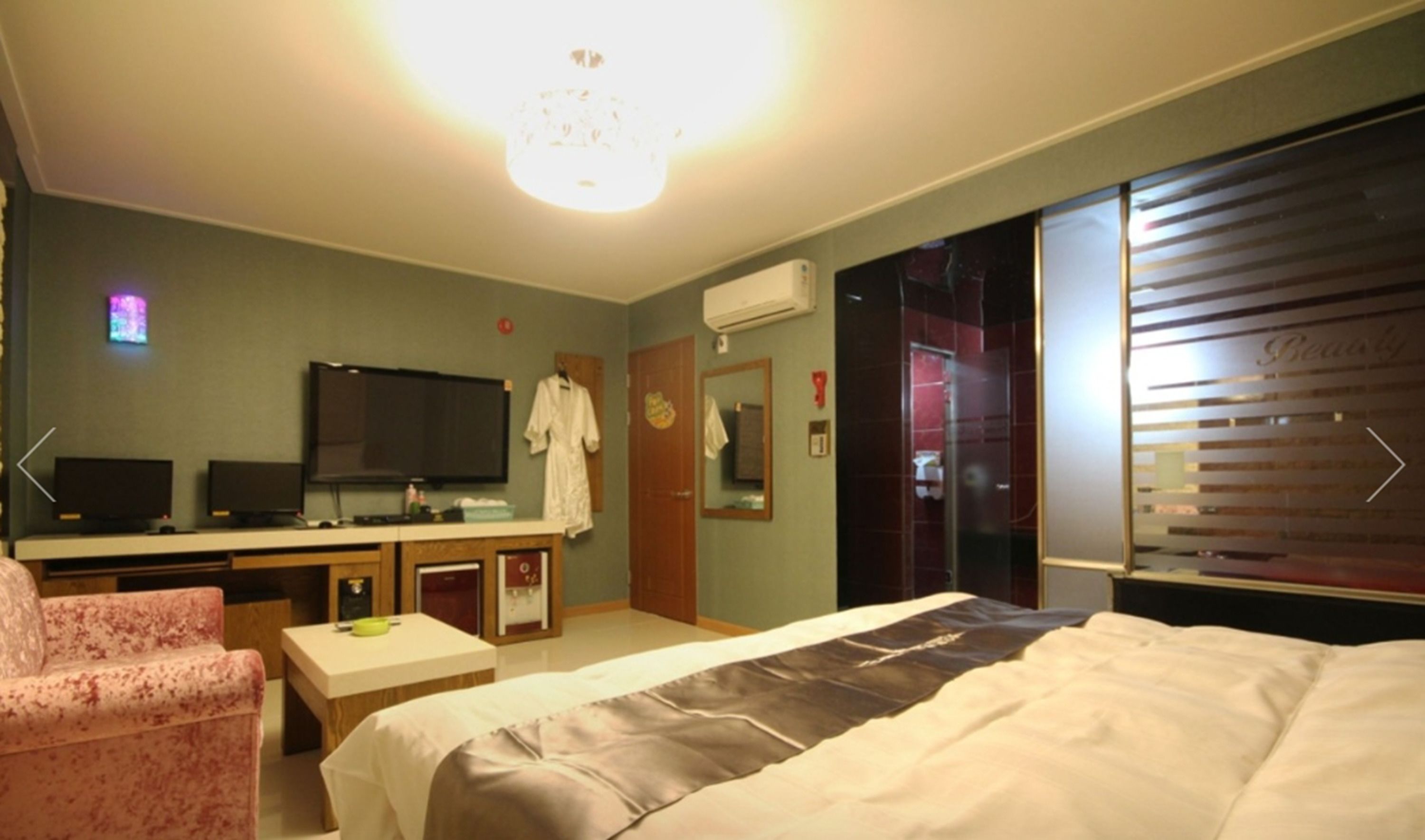 suite | free wifi, bed sheets