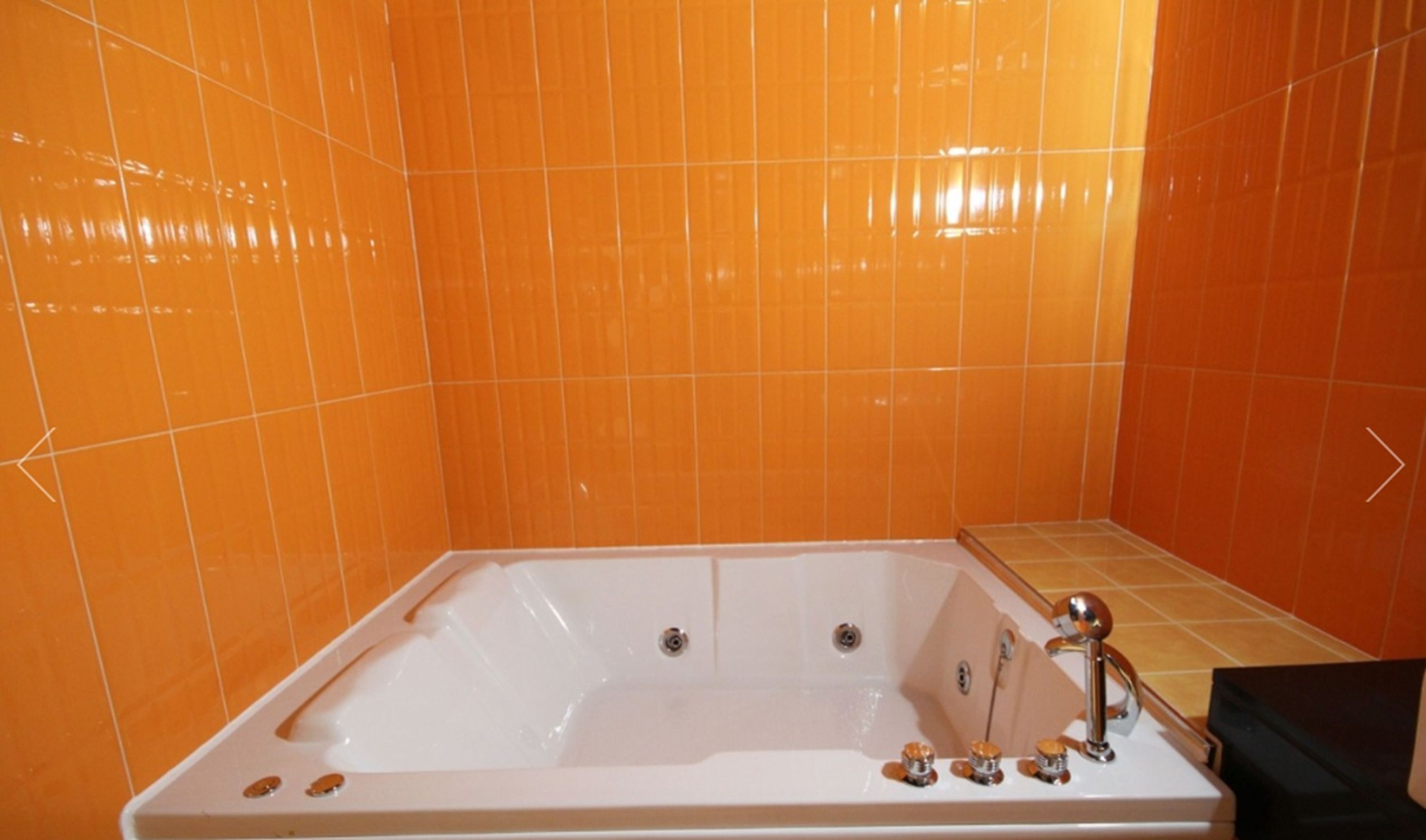 standard room | deep-soaking bathtub