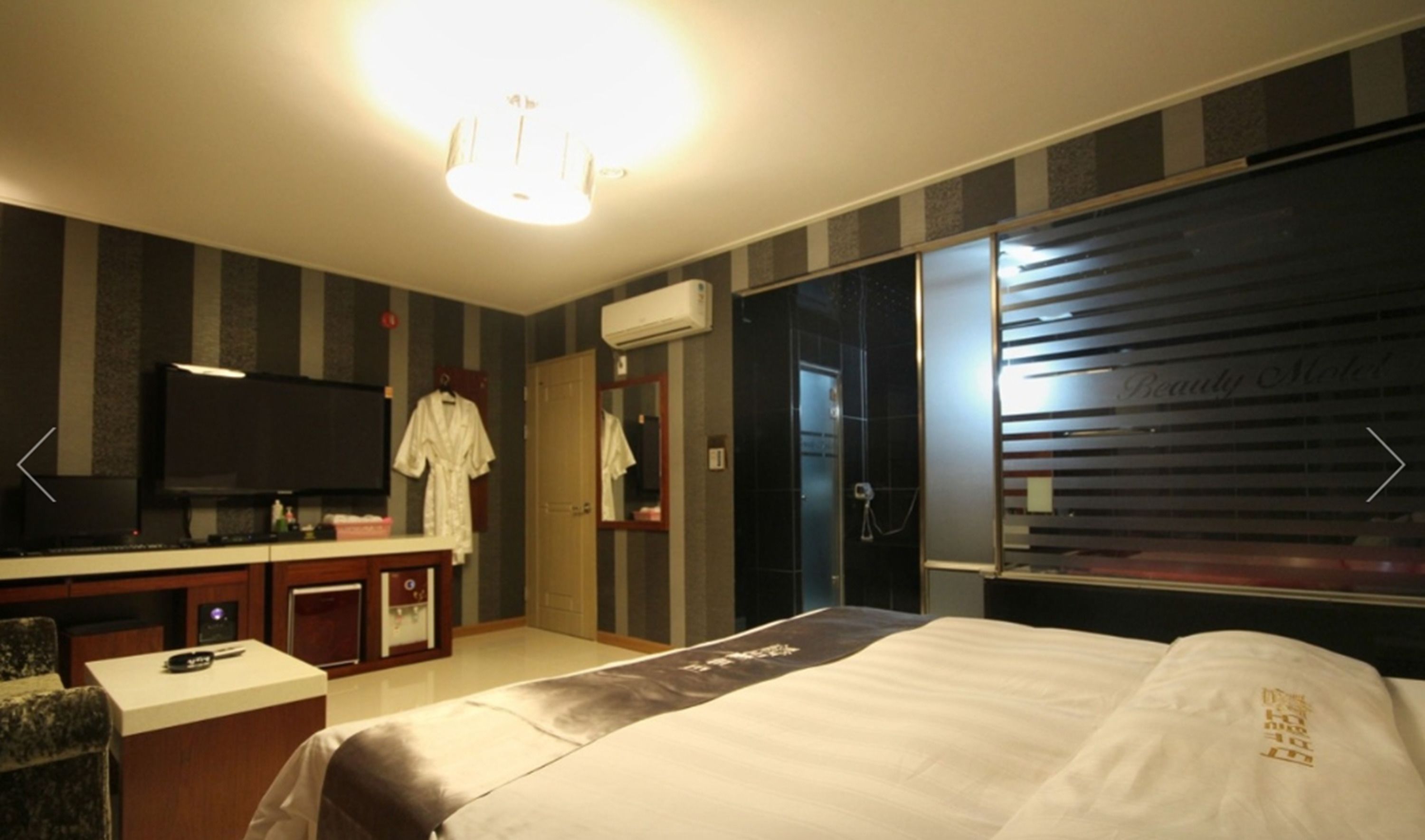 suite | free wifi, bed sheets