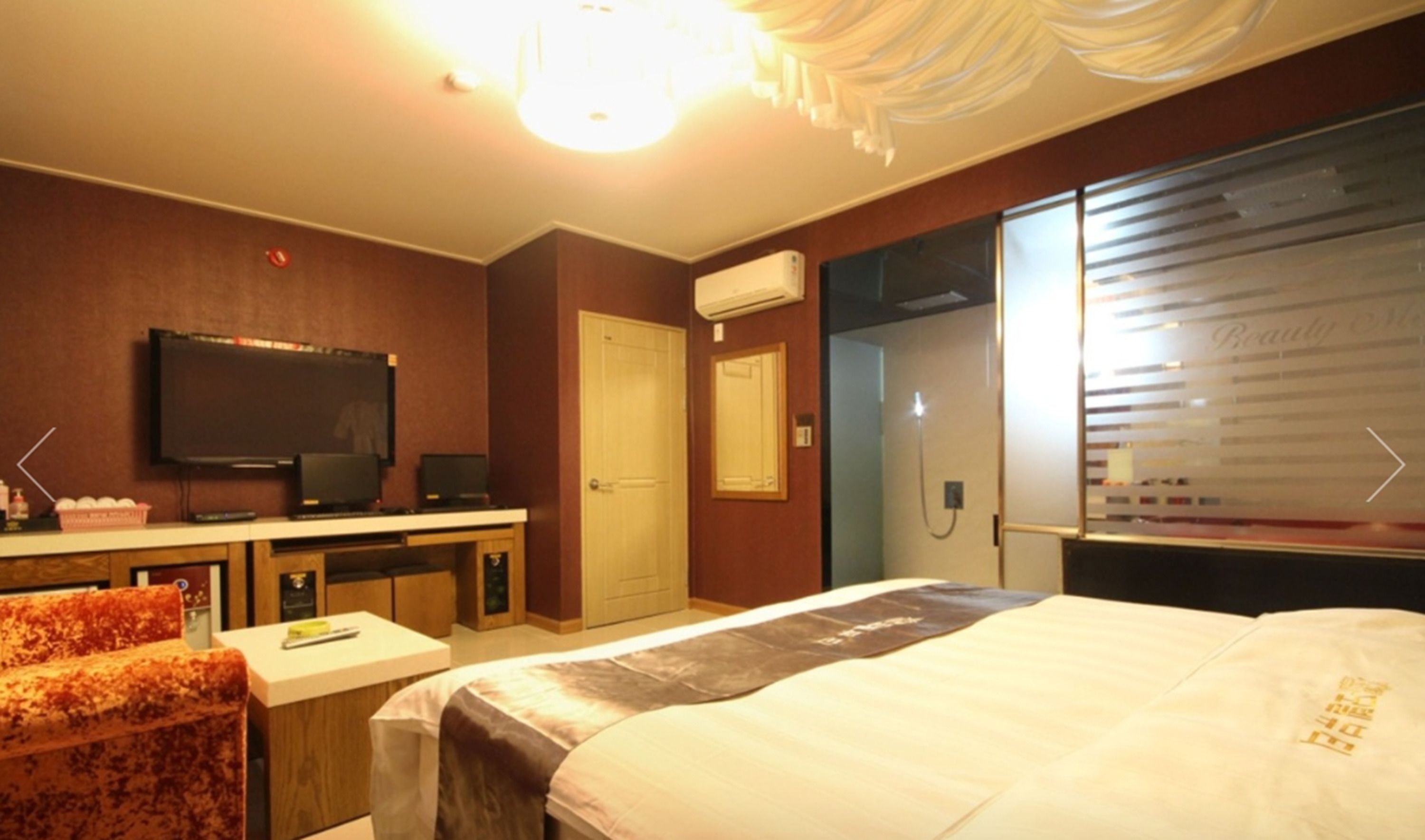 suite | free wifi, bed sheets