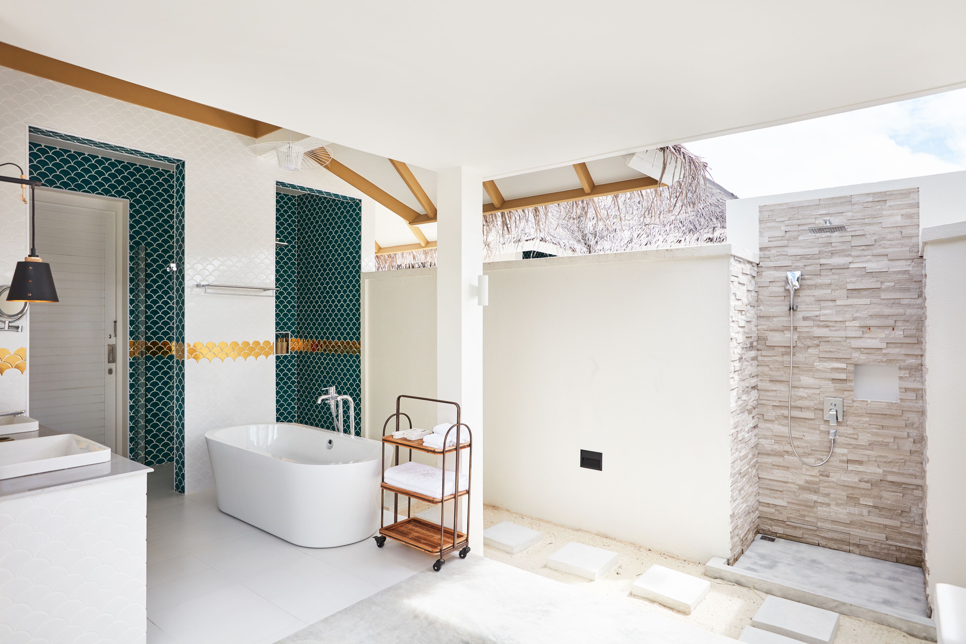 separate bathtub and shower, rainfall showerhead, free toiletries