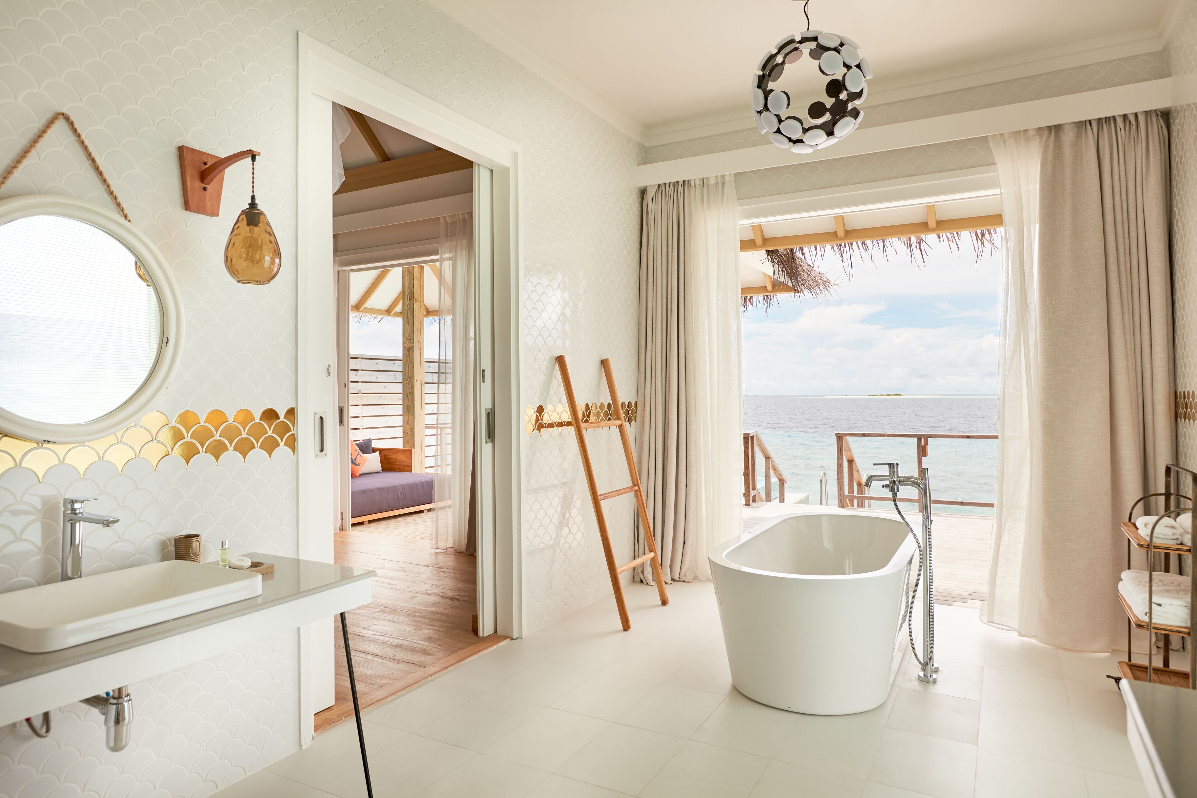 separate bathtub and shower, rainfall showerhead, free toiletries