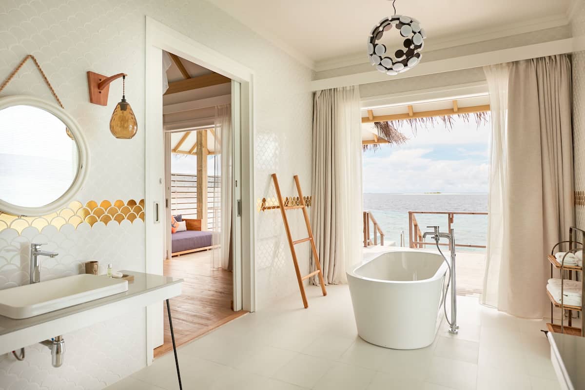 separate bathtub and shower, rainfall showerhead, free toiletries