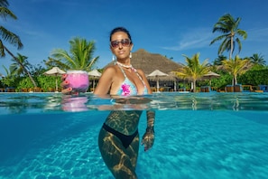 2 outdoor pools, pool umbrellas, pool loungers