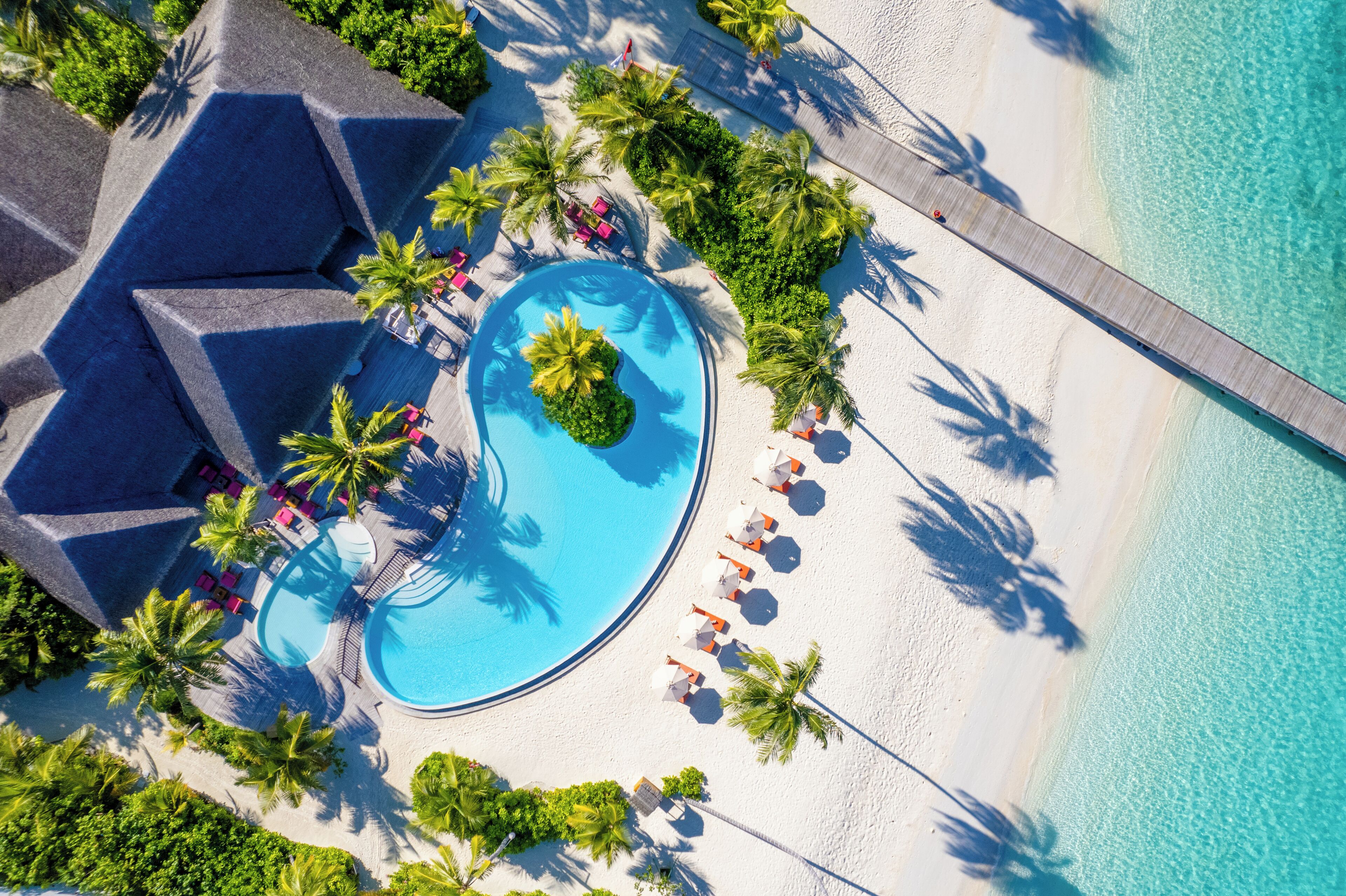 2 piscinas externas, guarda-sóis, espreguiçadeiras