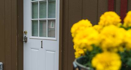 New! Sweet little cabin- Hiking, Fishing, BBQs, fire pits and picnic tables.