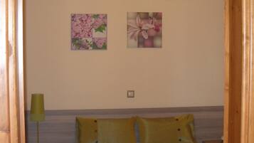 2 makuuhuonetta, silitysrauta/-lauta, internet, vuodevaatteet