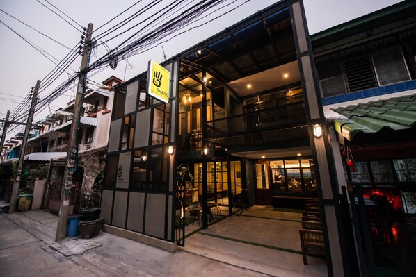 Property entrance - 4Share Hostel - Adults Only (Bangkok)