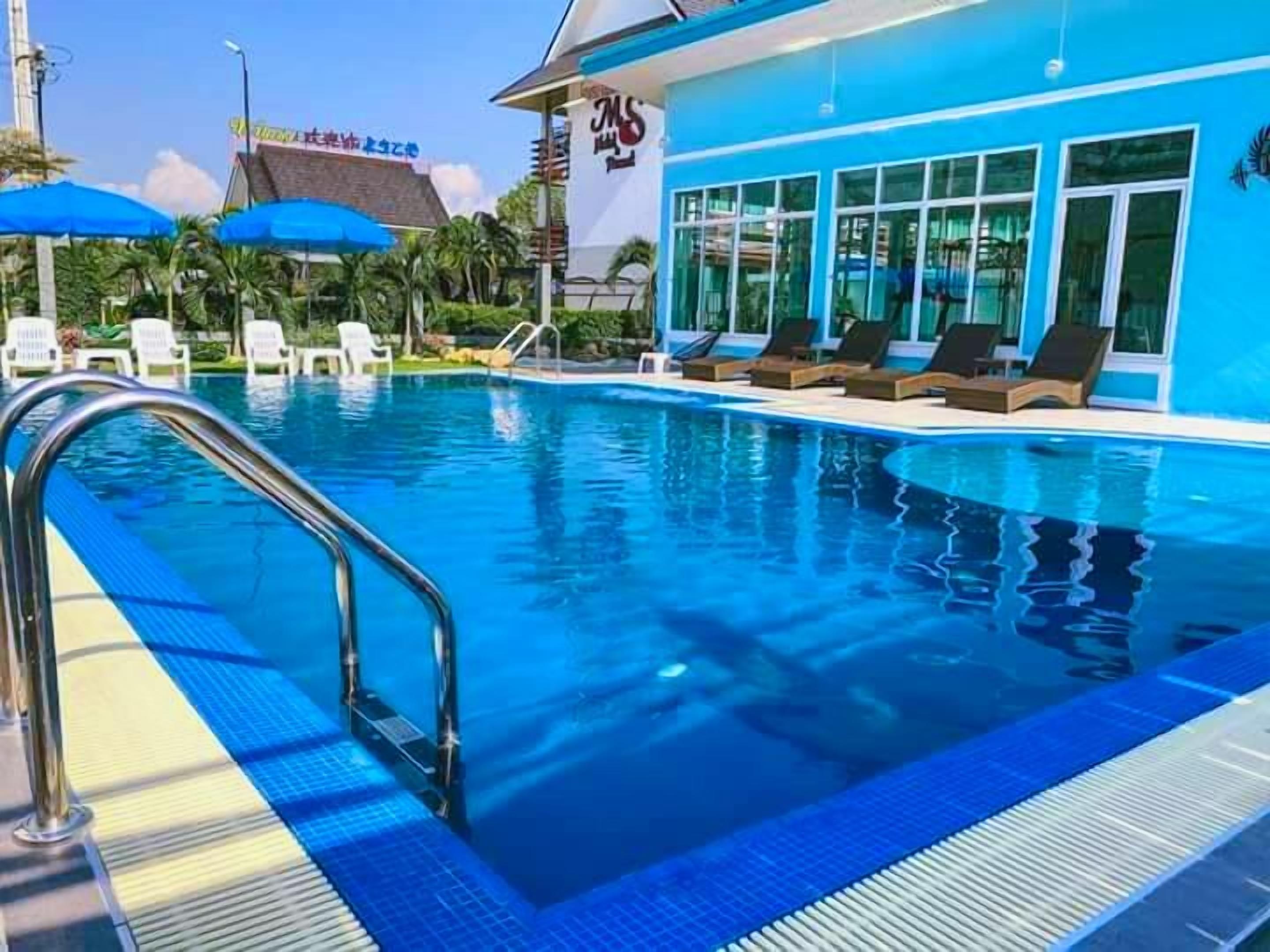 outdoor pool, open 6:00 am to noon, pool loungers