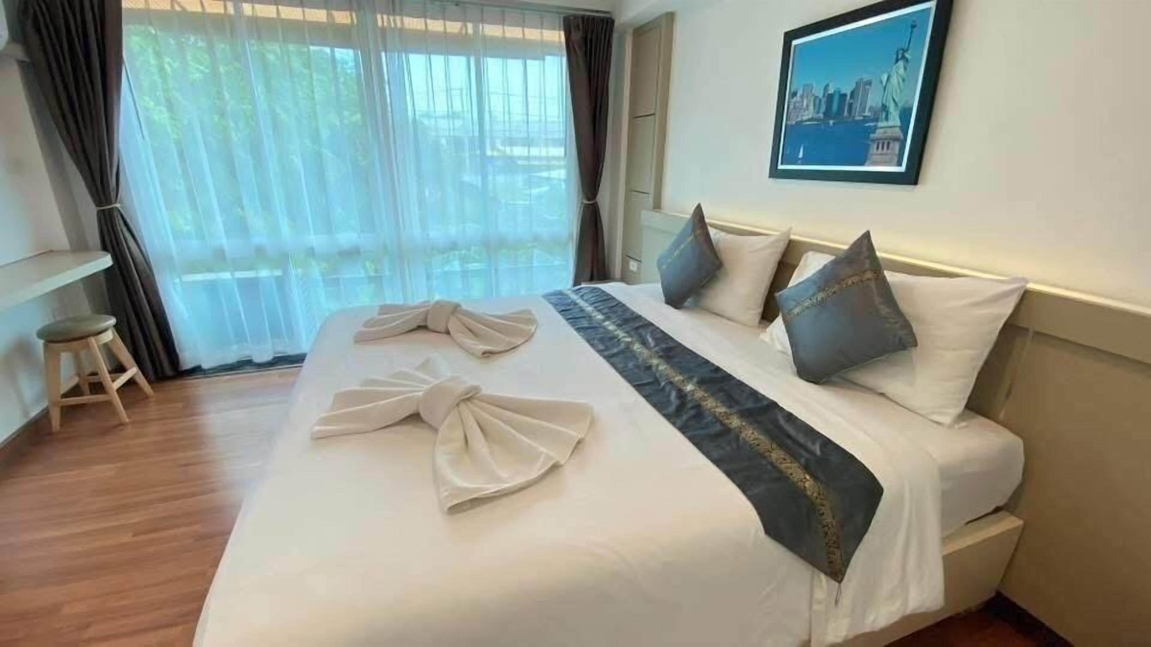 Superior Double Room | In-room safe, individually decorated, desk, laptop workspace