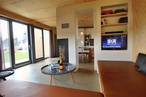 Televisión, chimenea