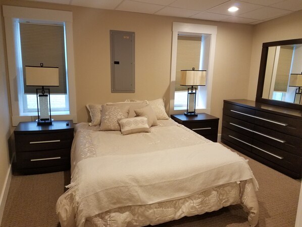 2 bedrooms, iron/ironing board, Internet, bed sheets