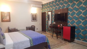 Deluxe Double Room, 1 King Bed, Refrigerator | In-room safe, desk, free WiFi