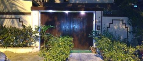 Entrada al alojamiento