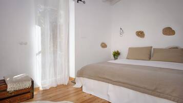 Exclusive Double Room, Pool View, Garden Area (Jardim) | In-room safe, blackout curtains, iron/ironing board, free WiFi