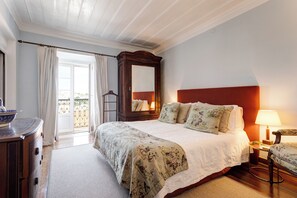 Exclusive Double Room, City View (Chines) | In-room safe, blackout curtains, iron/ironing board, free WiFi