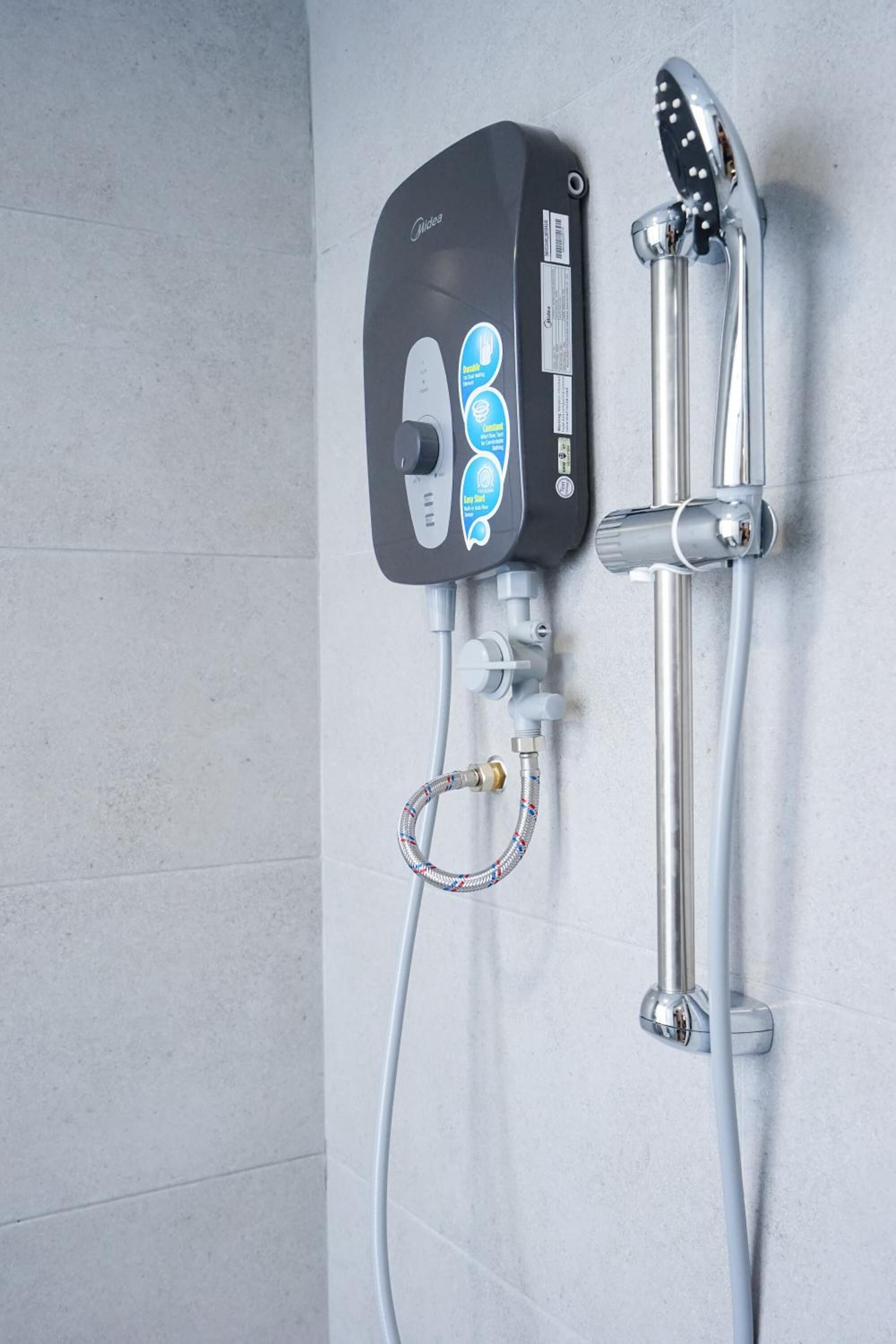 shower, free toiletries, hair dryer, towels