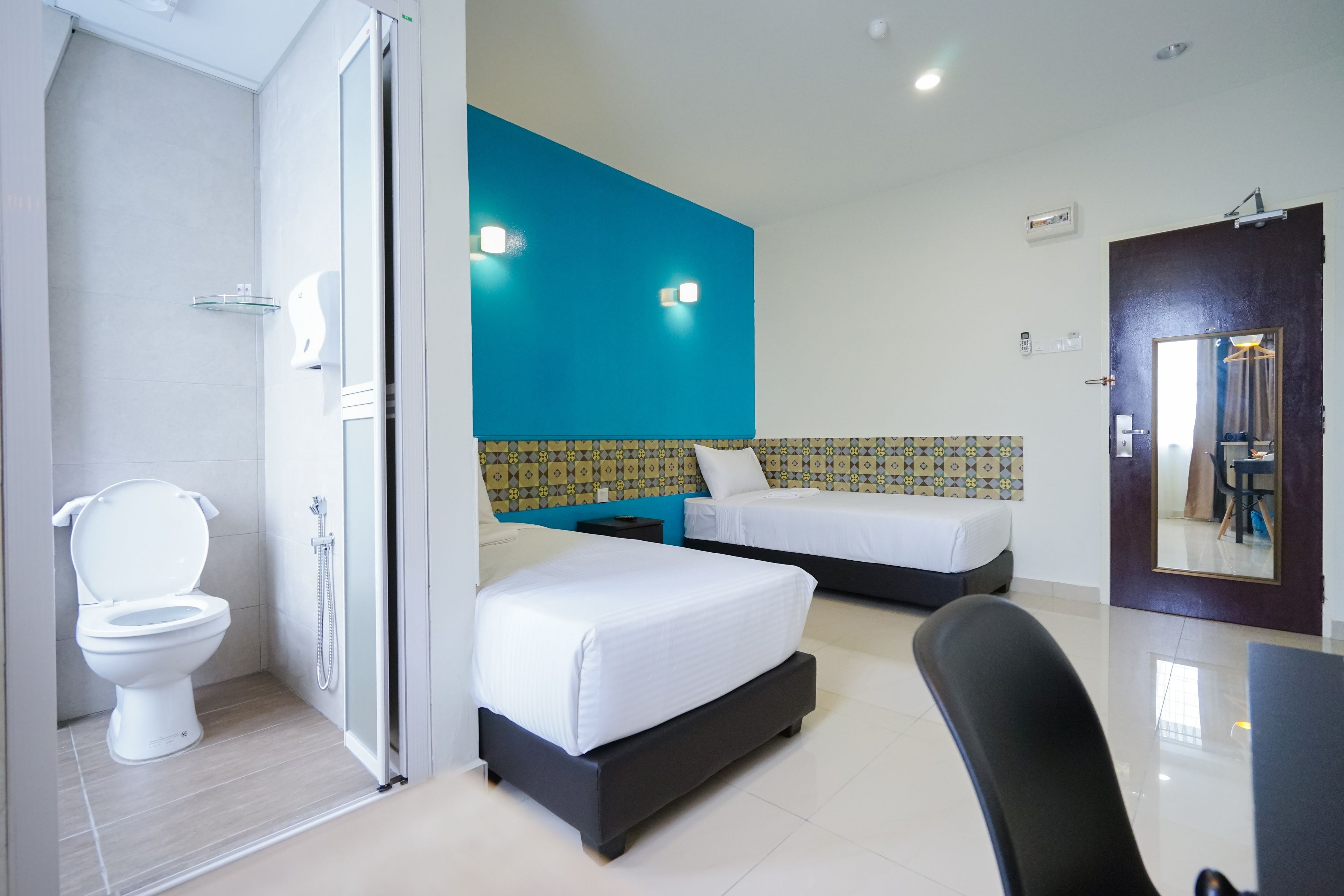 superior twin - 02 single beds | desk, iron/ironing board, free wifi