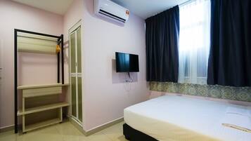 Superior Triple - 1 Queen & 1 Single Bed | Desk, iron/ironing board, free WiFi