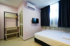 Desk, iron/ironing board, free WiFi - Grand FC Hotel (George Town)