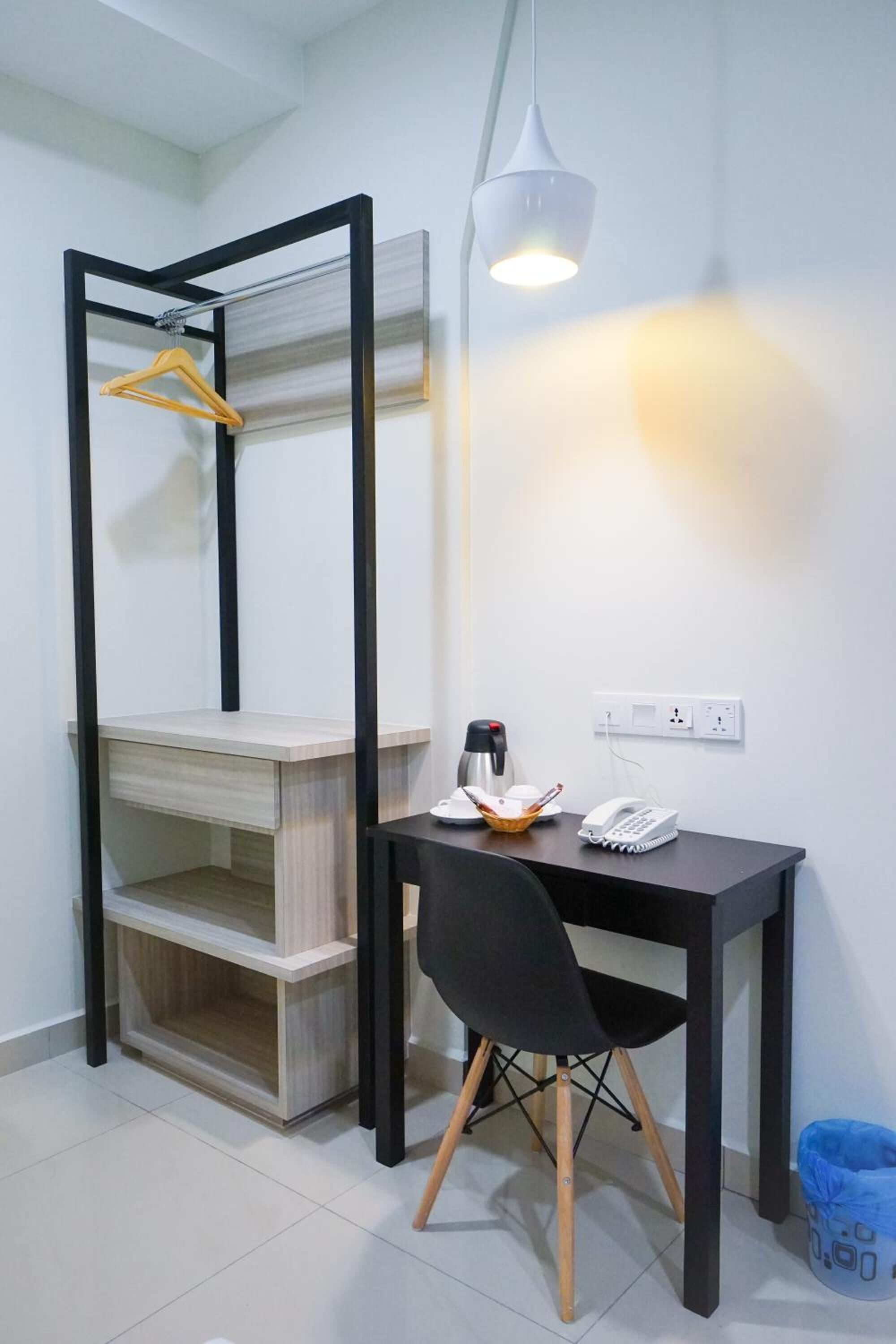 desk, iron/ironing board, free wifi