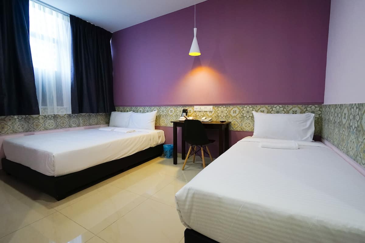 Superior Triple - 1 Queen & 1 Single Bed | Desk, iron/ironing board, free WiFi