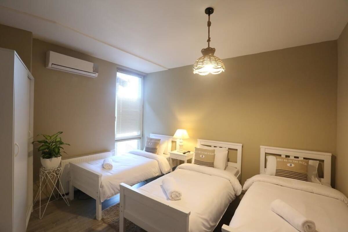 Classic Triple Room | Iron/ironing board (on request), WiFi (free), bed sheets