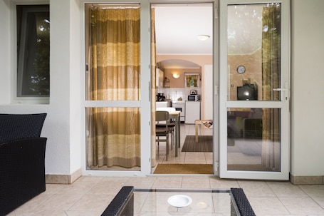 Standard Apartment, 2 Bedrooms, Ensuite, Garden View | Balcony. Vadásztanya Apartmanok