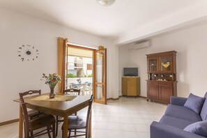 Apartment, 2 Bedrooms, 2 Bathrooms (Marte ) | Living area