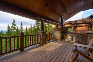Terrace/patio - Summer Log Cabin by InvitedHome | Hike In/Out, Hot Tub, Pizza Oven, Vast Views (Breckenridge)
