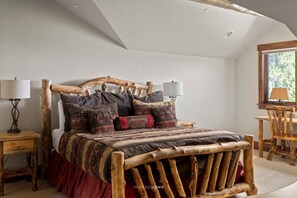 5 Schlafzimmer, Schreibtisch, Bügeleisen/Bügelbrett, kostenloses WLAN