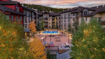 Alberca techada y alberca climatizada