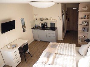 1 bedroom, desk, WiFi, bed sheets