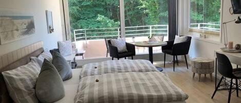 1 bedroom, desk, WiFi, bed sheets