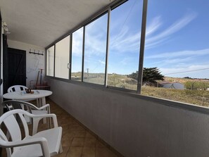 Dining - Beachfront 2-Room Apartment, Sleeps 4, Balcony & Parking - Saint-Hilaire-de-Riez (Saint-Hilaire-de-Riez)