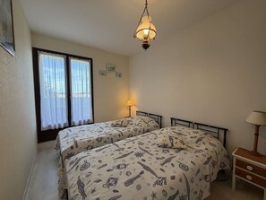 1 bedroom - Beachfront 2-Room Apartment, Sleeps 4, Balcony & Parking - Saint-Hilaire-de-Riez (Saint-Hilaire-de-Riez)