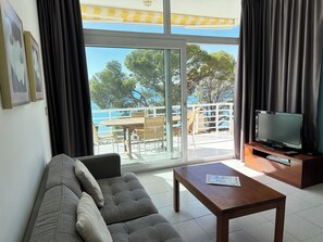 TV - Almadraba F2 - One Bedroom Apartment, Sleeps 4 (Roses)