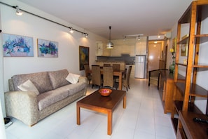 TV - Almadraba F3 - Two Bedroom Apartment, Sleeps 6 (Roses)