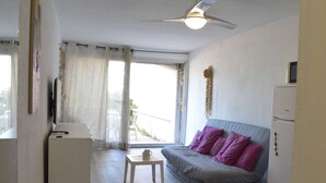 TV - Studio cabin 4 people, near port and beaches (Cap d'Agde)